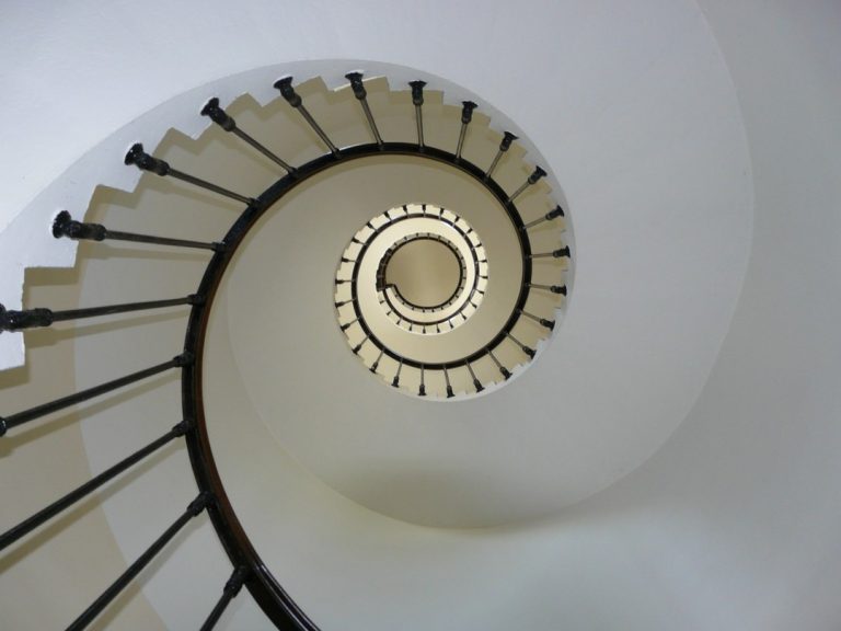 Avantages et inconvénients d’un escalier colimaçon en béton 