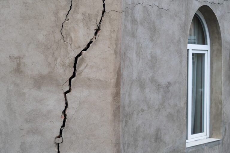 fissure maison mur extérieur